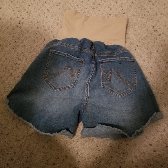 Maternity Distressed Shorts - Picture 5 of 5
